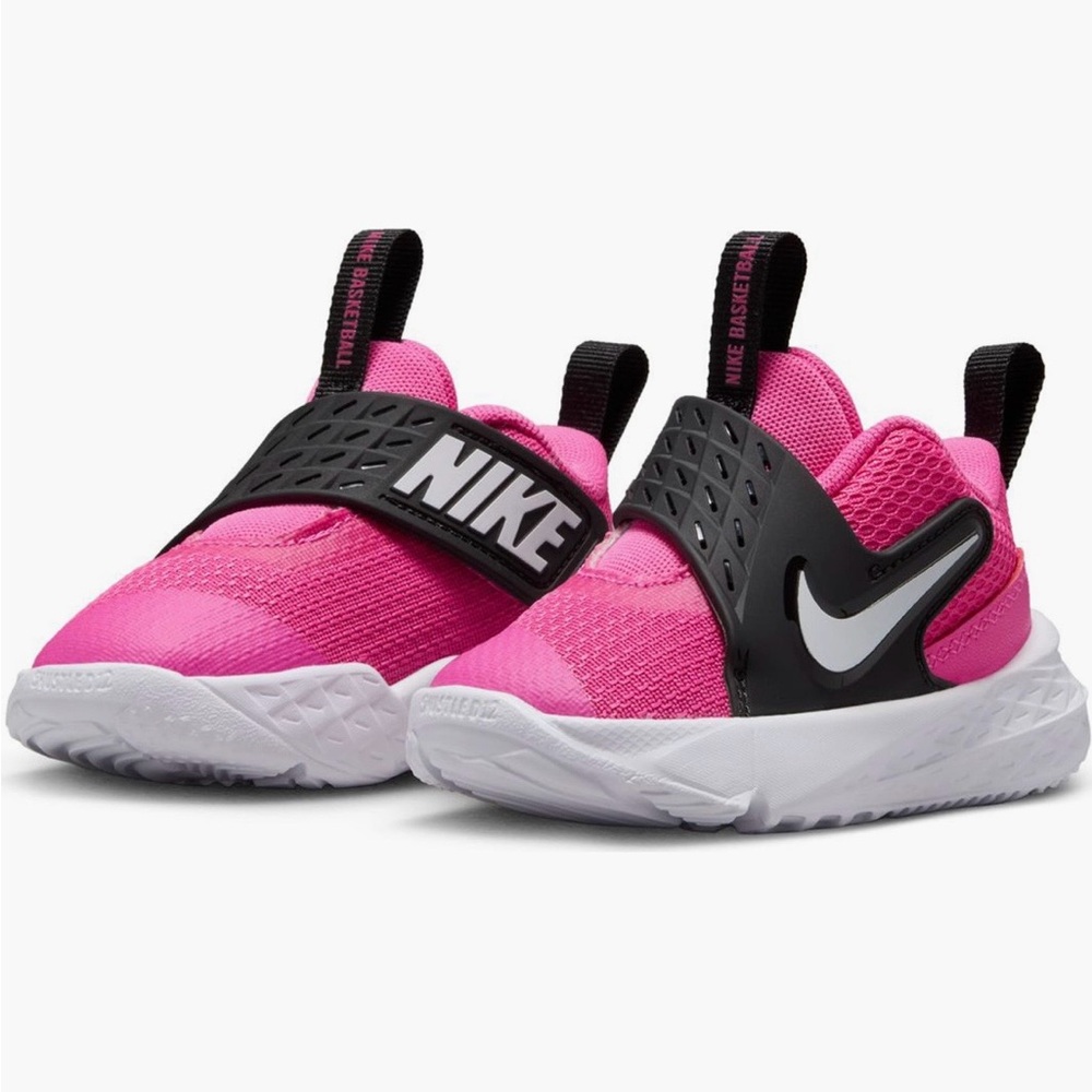 New Nike Toddler Girl’s Team Hustle D12 Basketball Sneaker Size 6C